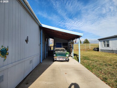 313 12th St unit 4, La Grande, OR 97850 - photo 4