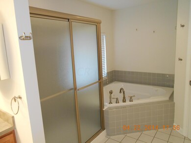 HUGE OWNERS BATH