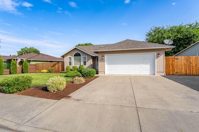 1017 Fairfield Ave, Central Point, OR 97502 - photo 6