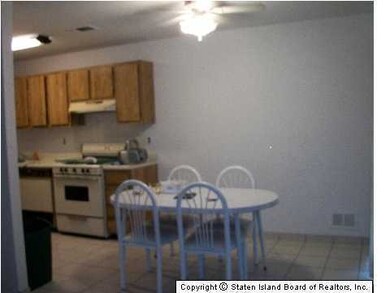 131 Gervil St unit 1, Staten Island, NY 10309 - photo 5