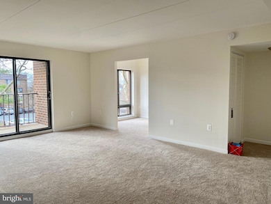 132 Roberts Ln unit 201, Alexandria, VA 22314 - photo 3