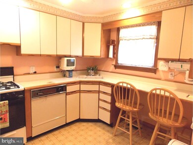 406 Dalmas Ave, Glenolden, PA 19036 - photo 4