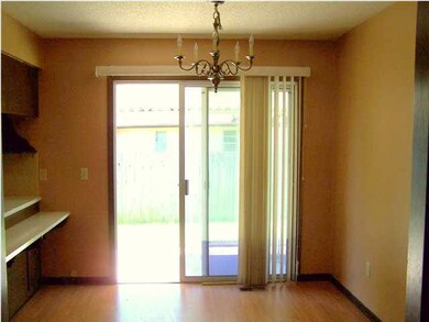 Dinning room With Breakfast Serving Bar