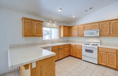2867 Newbury Ln, Redding, CA 96002 - photo 4