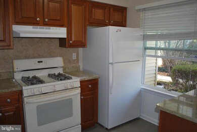 29 Dennis Ct, Hightstown, NJ 08520 - photo 4