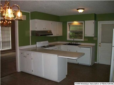 1358 Pontotoc St, Hernando, MS 38632 - photo 2