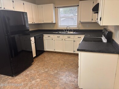 6721 E 12th Ave unit B, Anchorage, AK 99504 - photo 2