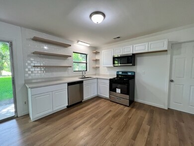 10002 Santa Monica Blvd, Houston, TX 77089 - photo 6