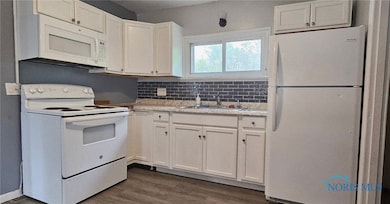 Kitchen appliances included
