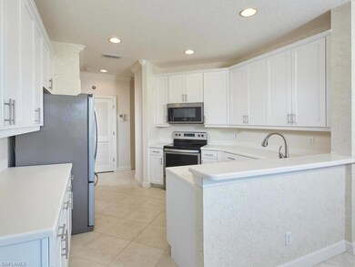 Bar area in Kitchen, newer appliances