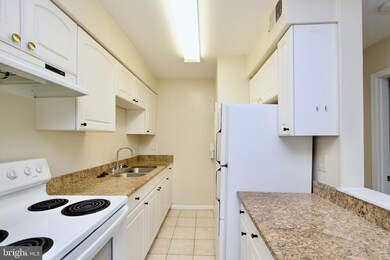 5911G Prince James Dr unit 27, West Springfield, VA 22152 - photo 3