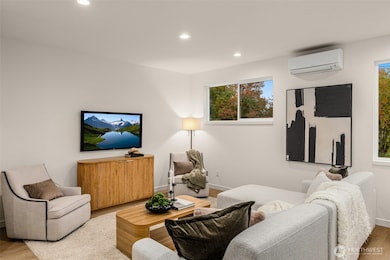 2103 SW Genesee St, Seattle, WA 98106 - photo 3