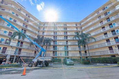 3101 N Country Club Dr unit 504, Miami, FL 33180 - photo 2