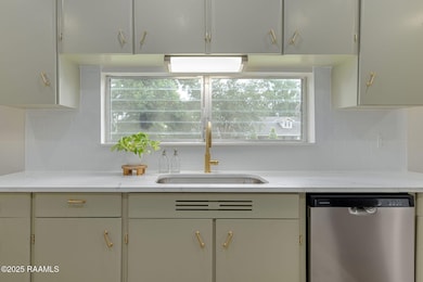 5-web-or-mls-123 Pickwick Dr-5