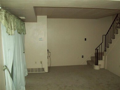 LIVING ROOM AREA