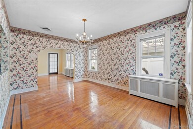 41-29 248th St, Flushing, NY 11363 - photo 4