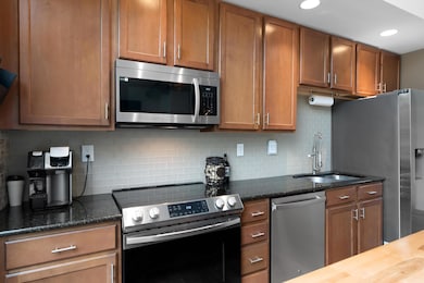 78 E Chestnut #205_10