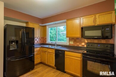 1504 Lakewood Dr, Bettendorf, IA 52722 - photo 5