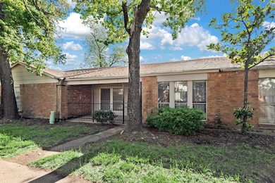 This 2 bedroom 2 bathroom unit boasts over 1000 square feet.