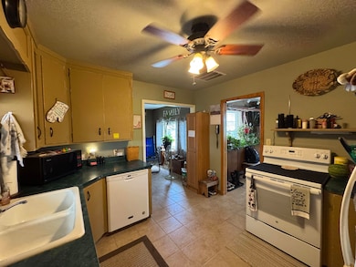 101 W 25th St, Hays, KS 67601 - photo 6