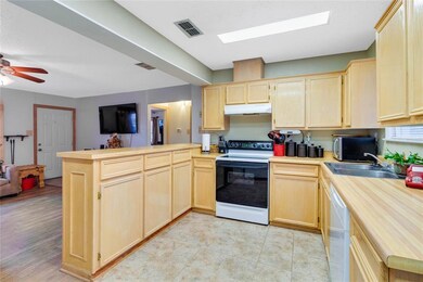 603 Travis St, Ennis, TX 75119 - photo 6