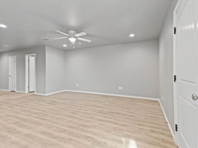 109 Abbey Park Ct, Granbury, TX 76049 - photo 3