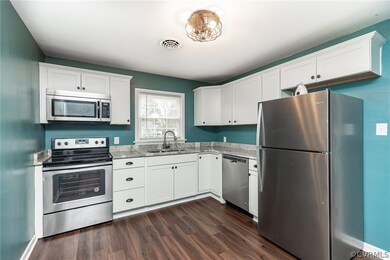 Updated Kitchen w/ all appliances conveying