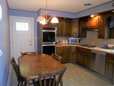 2069 Troxell St, Allentown, PA 18109 - photo 4