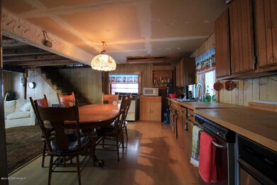 Kitchen & Dining Area
