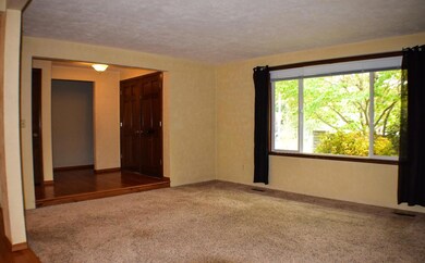 1975 Camellia Ave, Medford, OR 97504 - photo 4