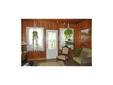 Sunroom/breezeway.