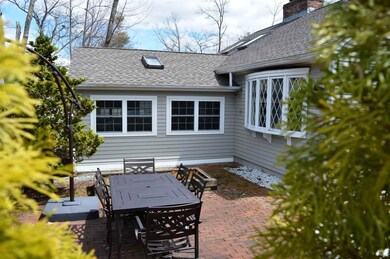 27 W Adelaide Ave, Nashua, NH 03064 - photo 2