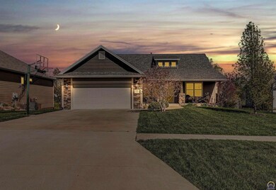 2820 SW Sherwood Park Dr, Topeka, KS 66614 - photo 2