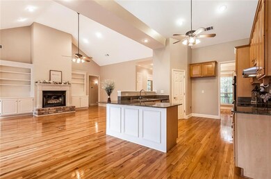 Refinished oak floors, open floorplan, 15 ft ceili