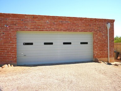Roomy garage w/ storage