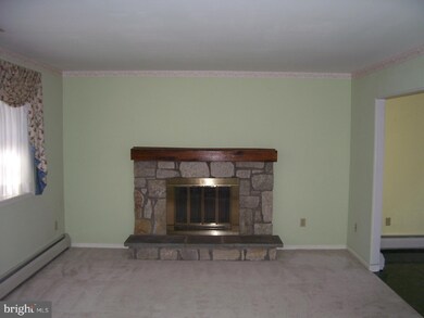 1099 Edgewood Dr, Pottstown, PA 19464 - photo 5