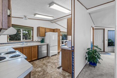 20743 Livengood Way unit 64, Bend, OR 97701 - photo 6