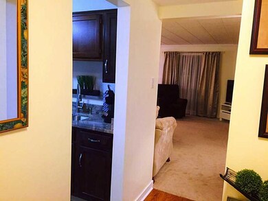 Entry/Foyer.