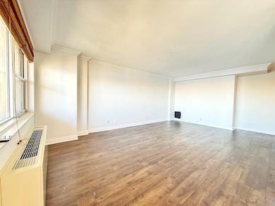 The Versailles unit 22B, West New York, NJ 07093 - photo 2