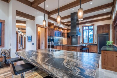 Bar & Kitchen
