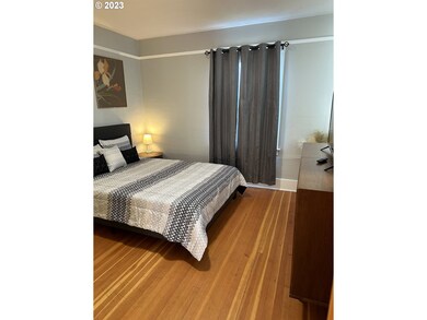 1015 E 10th St, the Dalles, OR 97058 - photo 2