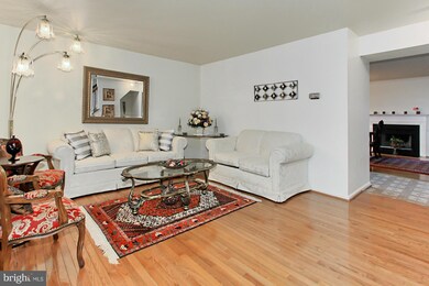 244 Finchingfield Ct, Sterling, VA 20165 - photo 3