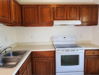 20 Gilbert Square, Milton, VT 05468 - photo 3