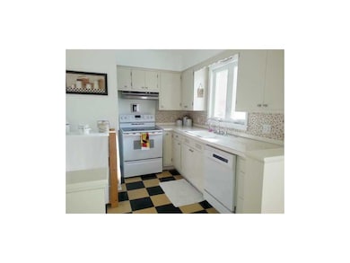 Kitchen. Kitchen View 1
