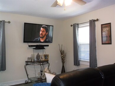 409 Thomas St, Reidsville, NC 27320 - photo 2