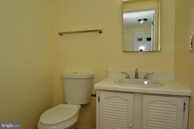 19054 Partridge Wood Dr, Germantown, MD 20874 - photo 3