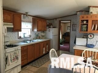 142 W Sylvan St, Virginia, IL 62691 - photo 5