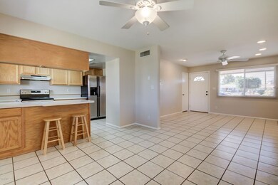 1638 W Inverness Dr-6