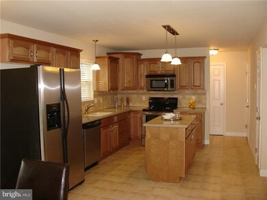 1036 Daisy Dr, Temple, PA 19560 - photo 6