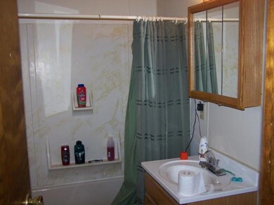 Main Floor Bath<|><|>